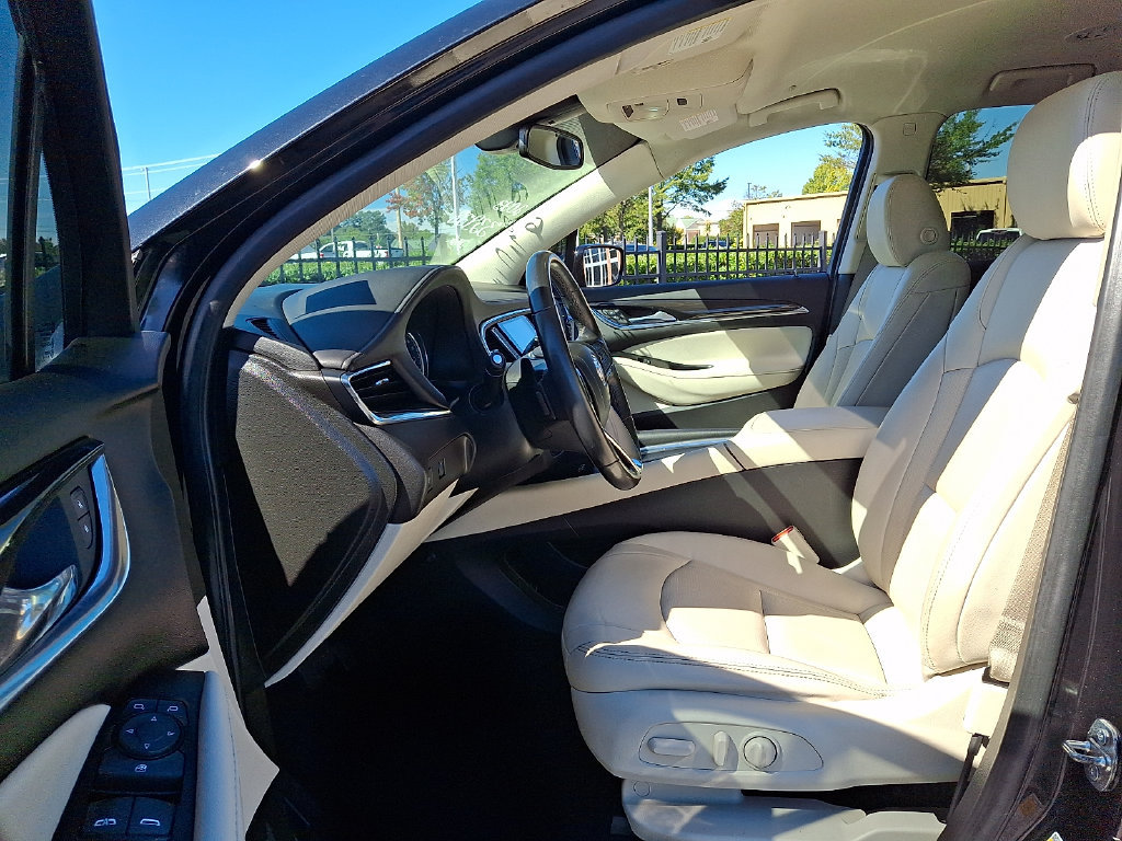 Used 2023 Buick Enclave Essence AWD/4WD image 13