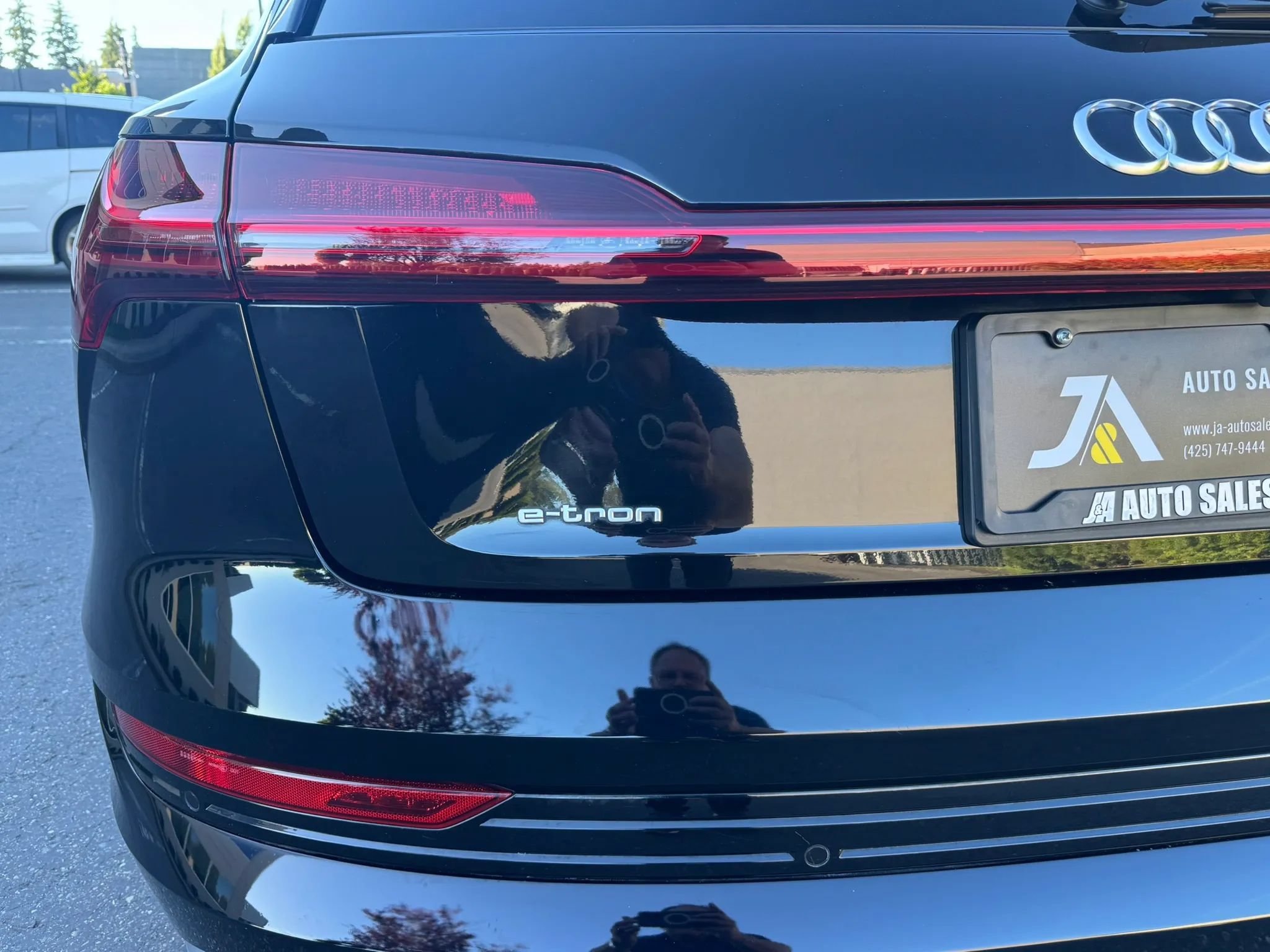 Used 2022 Audi e-tron Premium AWD/4WD image 15