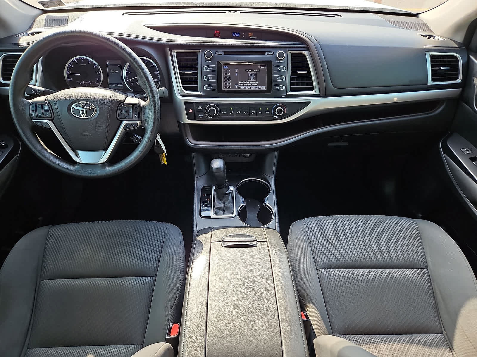 Used 2017 Toyota Highlander LE FWD image 24