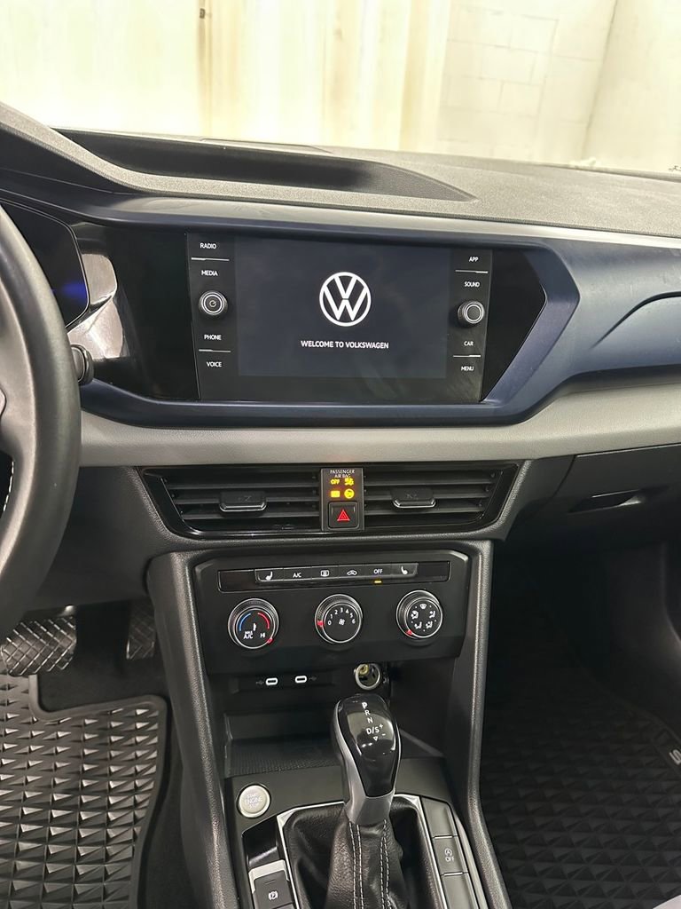 Used 2022 Volkswagen Taos SE w/ Panoramic Sunroof Package AWD/4WD image 19