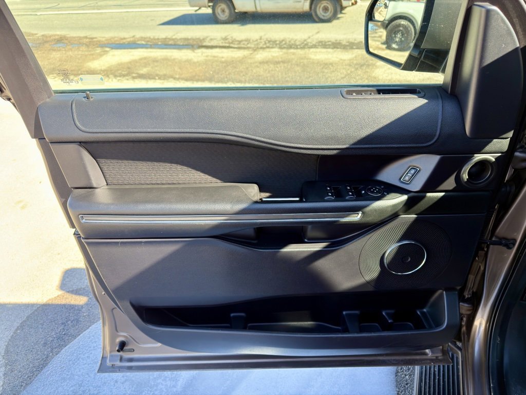 Used 2019 Ford Expedition XLT image 30