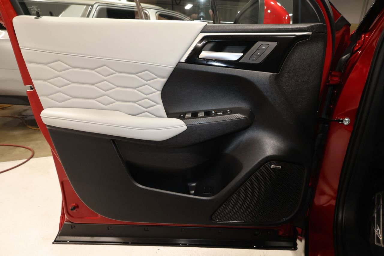 Used 2025 Mitsubishi Outlander SEL FWD image 22