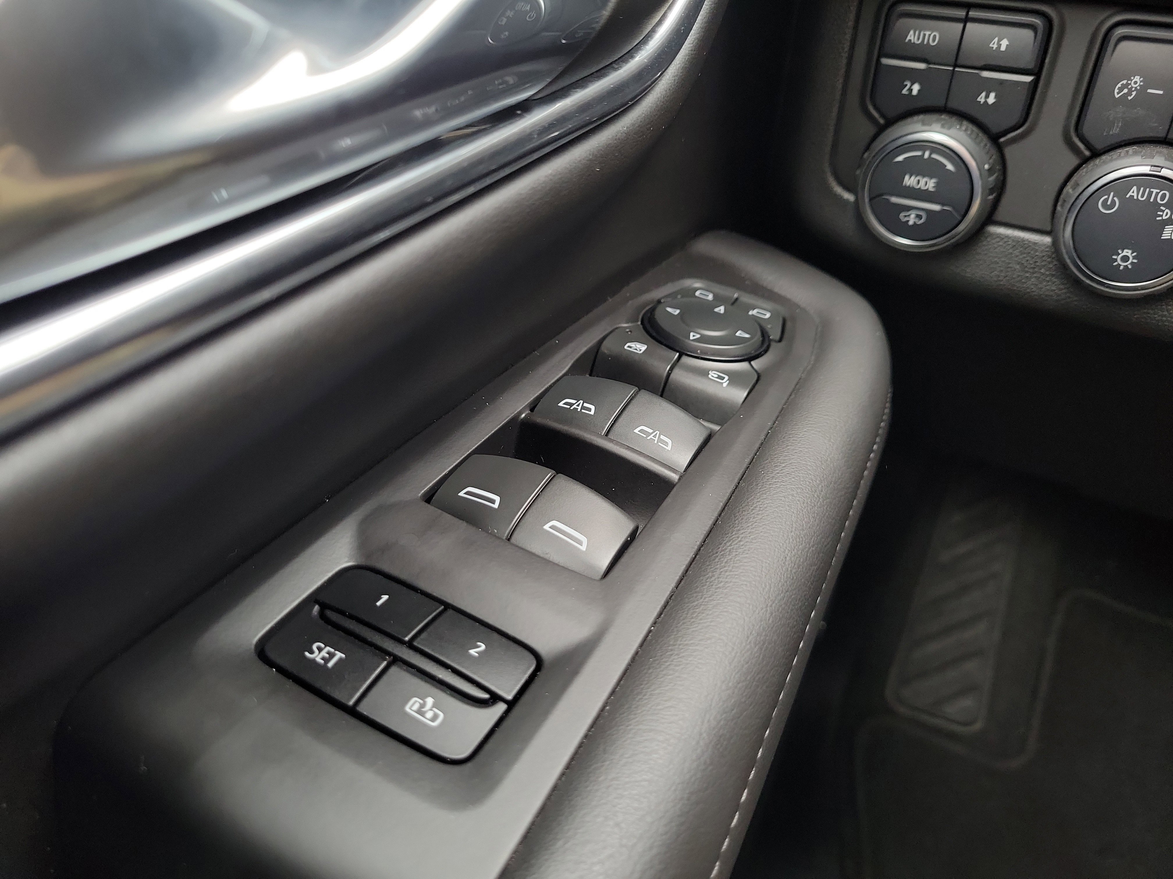 Used 2024 Chevrolet Tahoe Z71 w/ Z71 Off-Road Package image 22