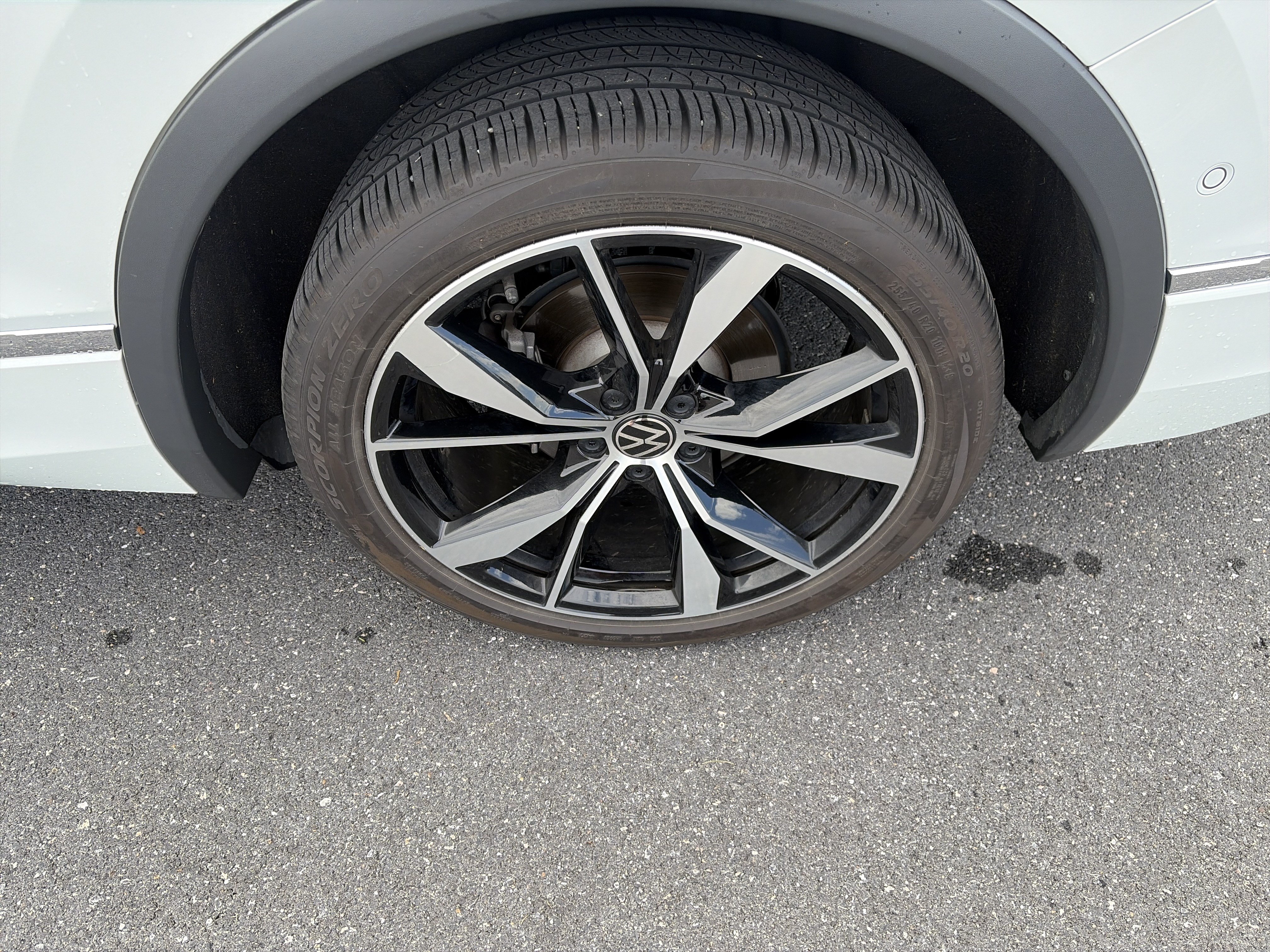 Certified 2024 Volkswagen Tiguan SEL R-Line AWD/4WD image 12