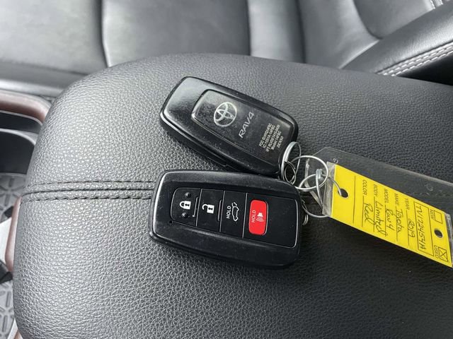 Used 2019 Toyota RAV4 Limited image 32