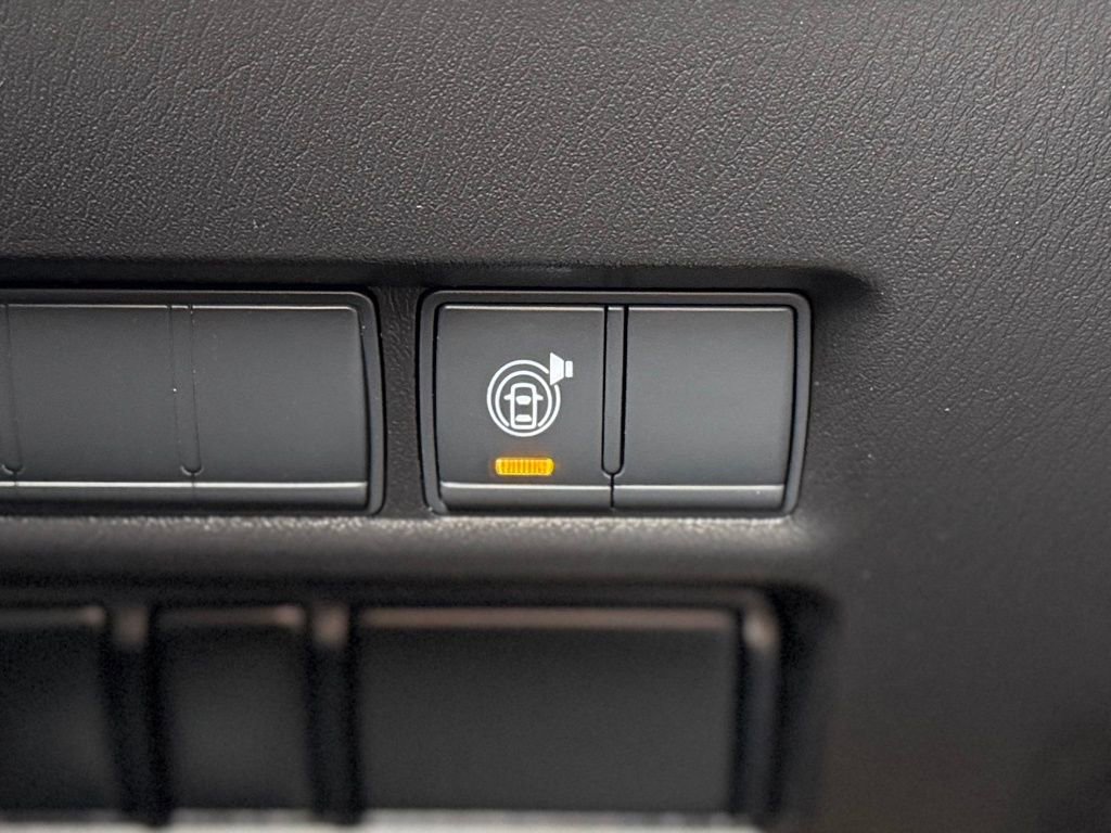 Used 2022 Nissan Armada SV image 25