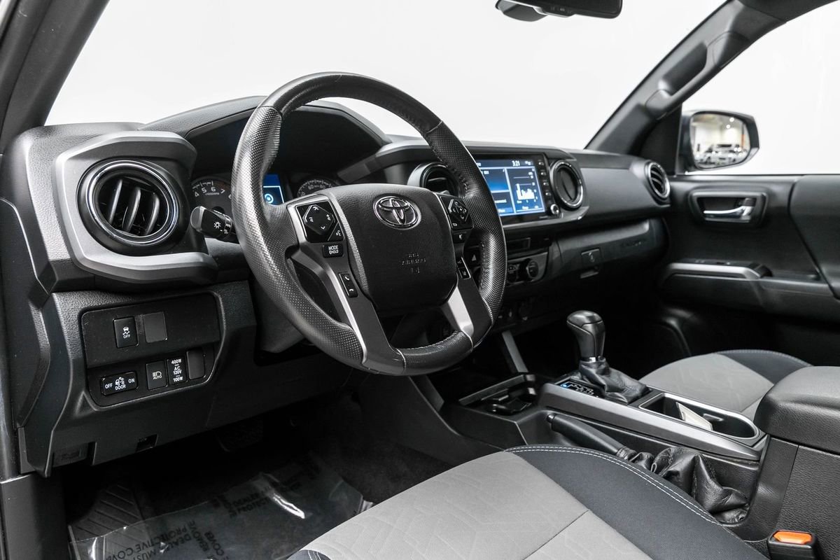 Used 2021 Toyota Tacoma TRD Sport w/ Technology Package image 18