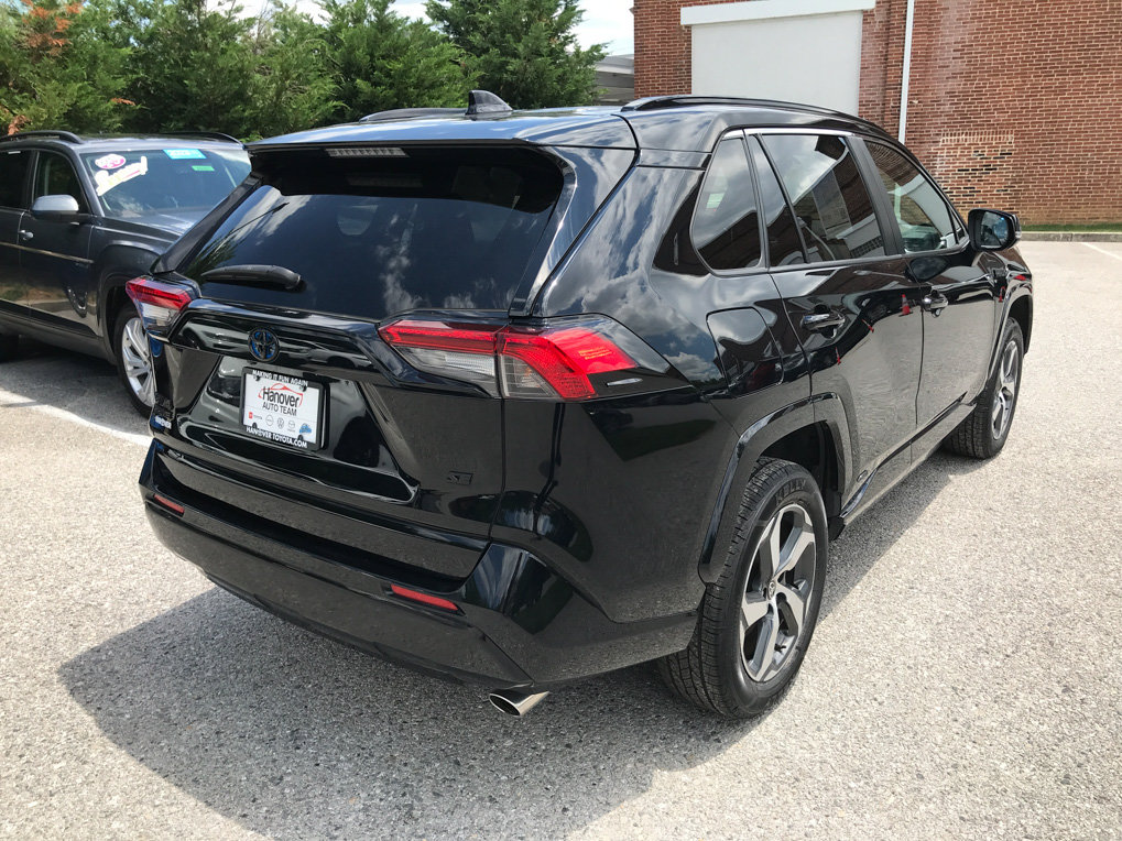 Used 2021 Toyota RAV4 SE w/ Weather & Moonroof Package AWD/4WD image 8