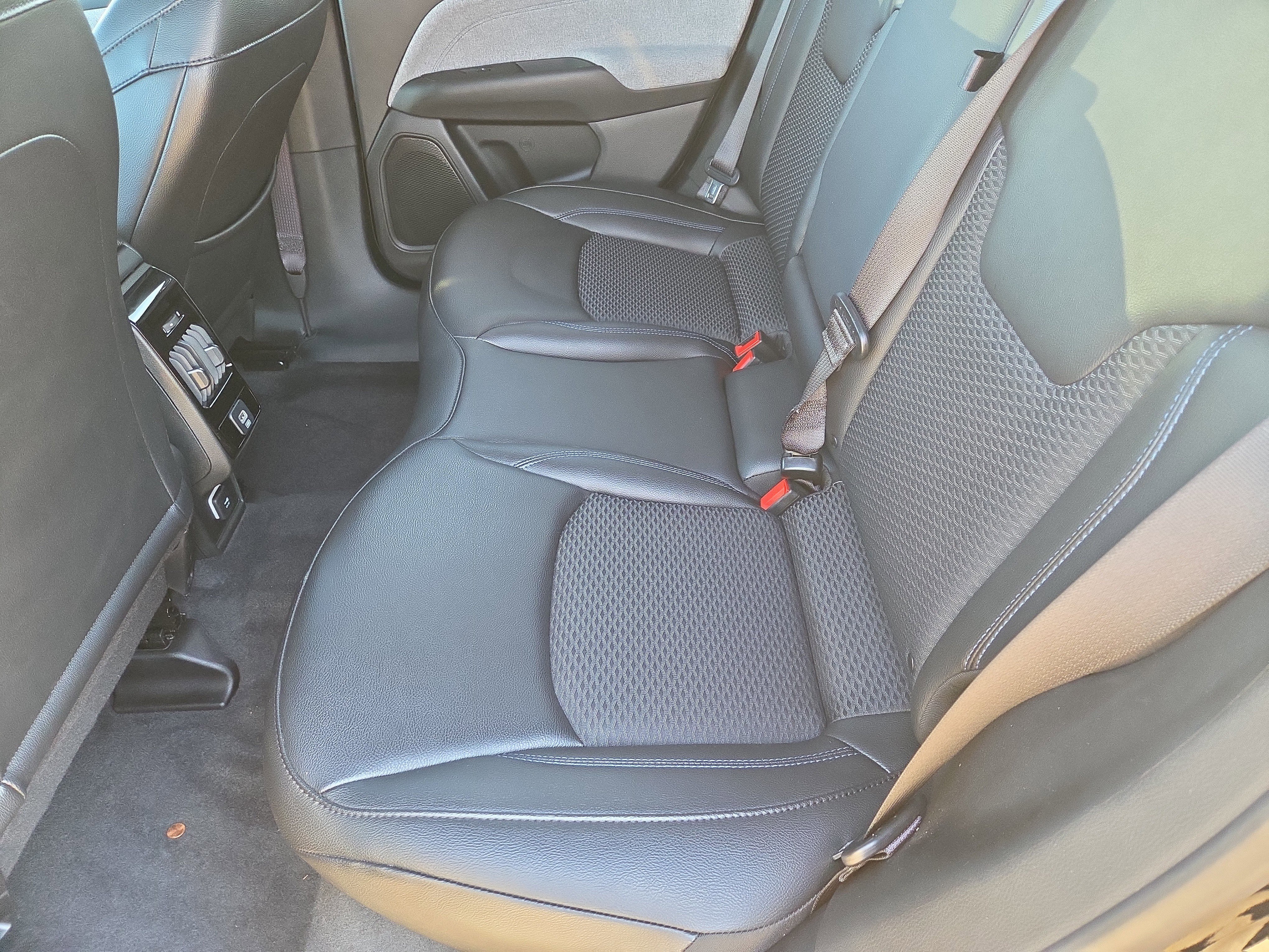 Used 2025 Jeep Compass Latitude image 7