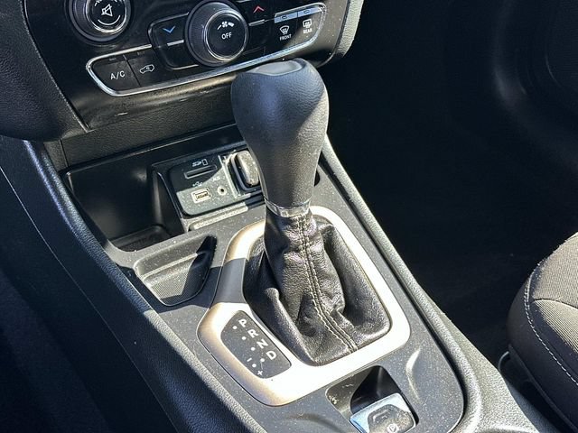 Used 2015 Jeep Cherokee Latitude w/ Cold Weather Group FWD image 24