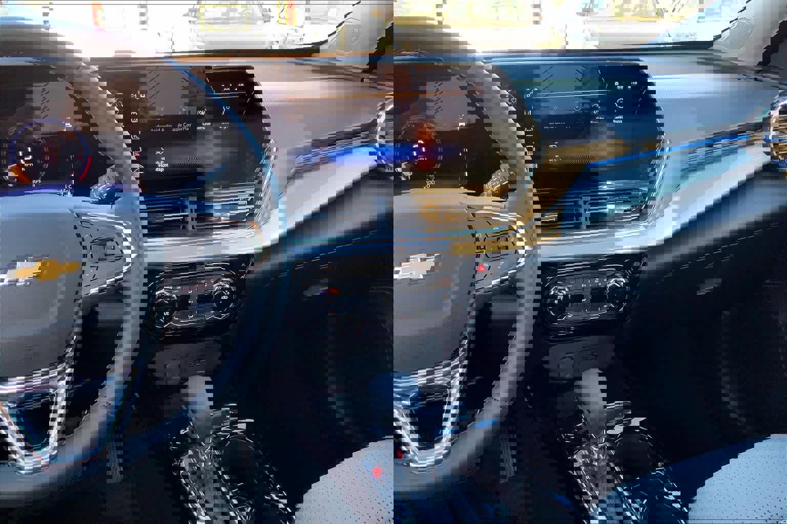 Used 2025 Chevrolet Trax LT w/ LT Convenience Package image 6