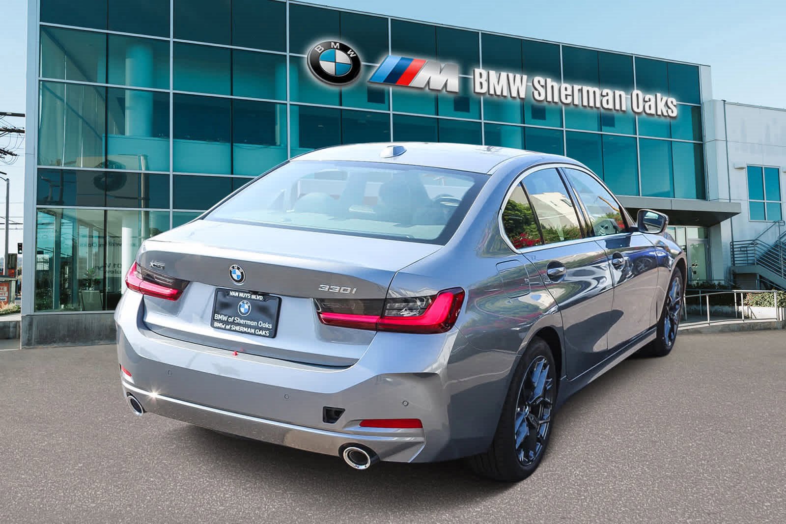 New 2025 BMW 330i xDrive Sedan w/ Convenience Package image 4