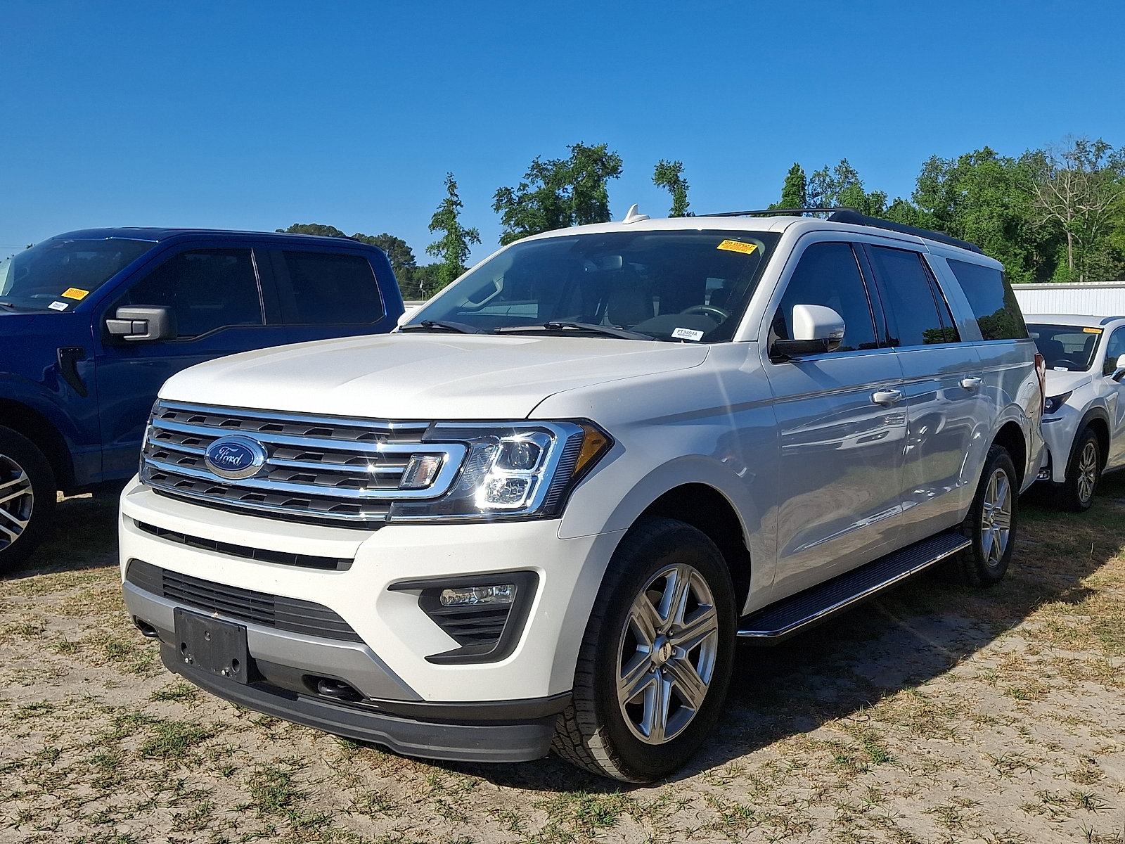 Used 2020 Ford Expedition Max XLT w/ Equipment Group 202A AWD/4WD image 3