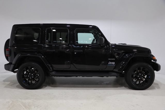 Used 2023 Jeep Wrangler Unlimited Sahara w/ Cold Weather Group AWD/4WD image 8