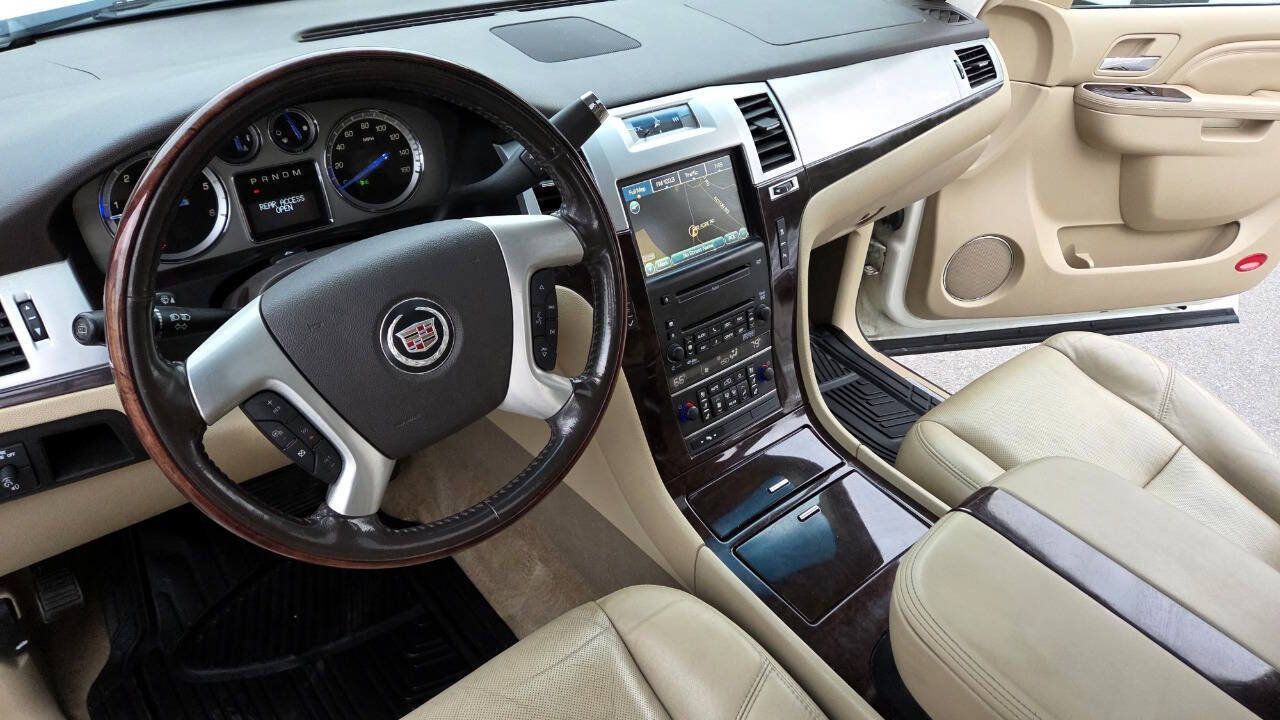 Used 2010 Cadillac Escalade ESV Luxury AWD/4WD image 30