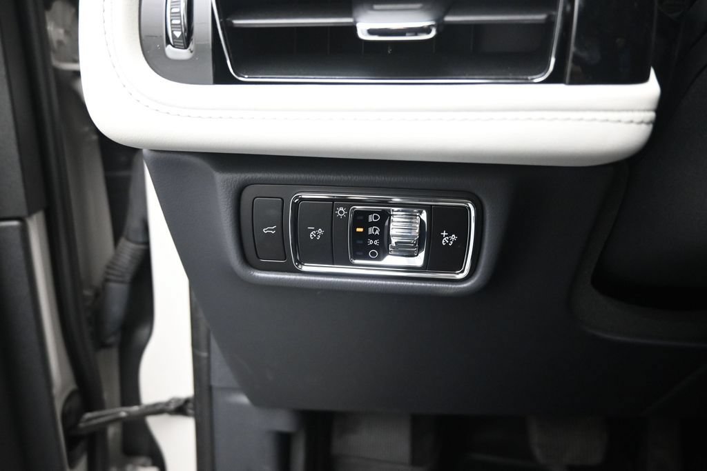 Used 2025 Lincoln Aviator Reserve w/ Equipment Group 201A AWD/4WD image 16