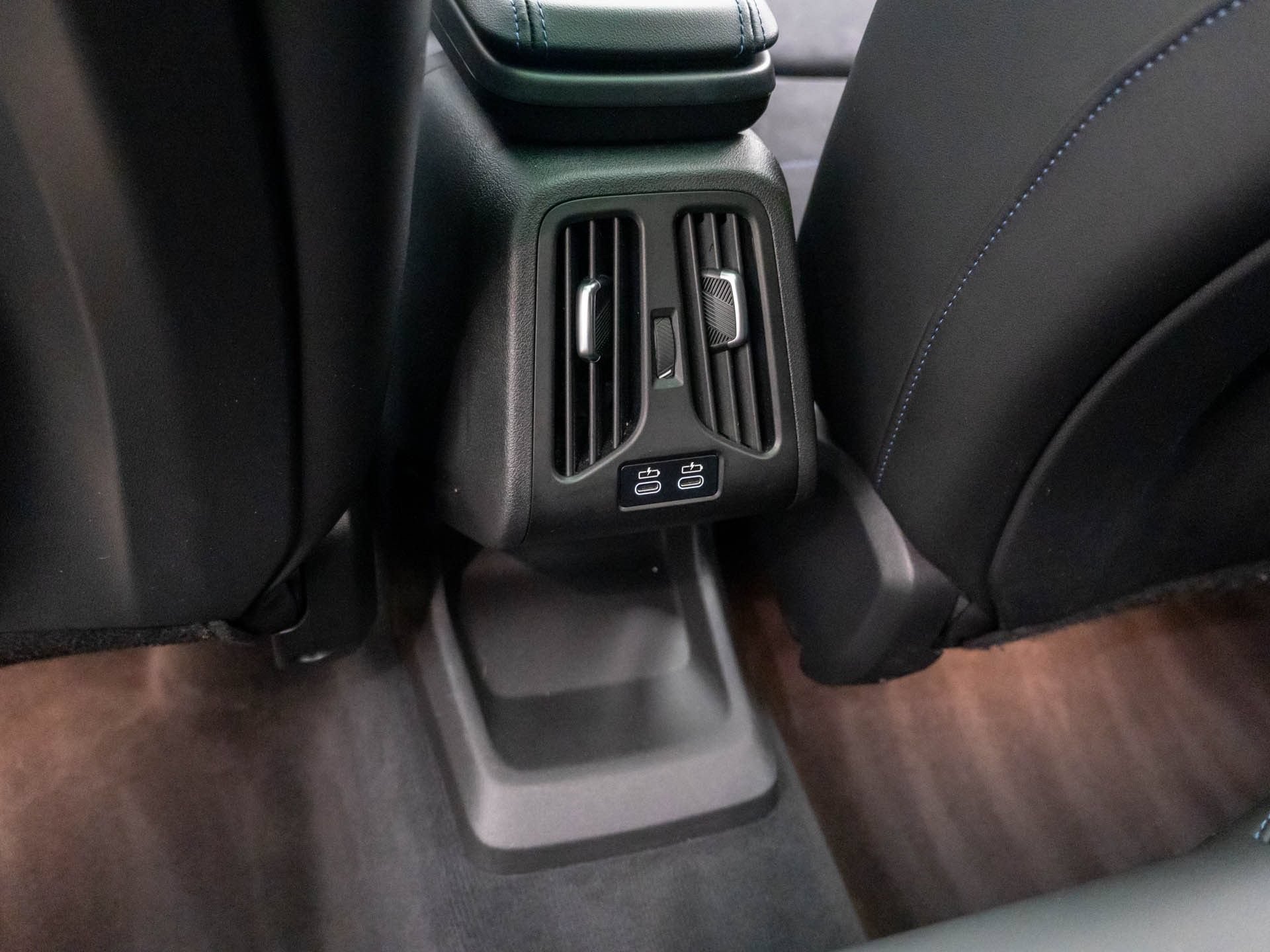 Certified 2025 BMW X2 xDrive28i AWD/4WD image 18