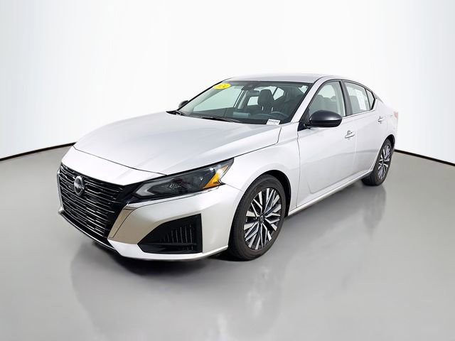 Used 2024 Nissan Altima 2.5 SV FWD image 3