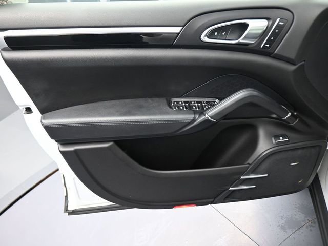 Used 2017 Porsche Cayenne S Platinum AWD/4WD image 27