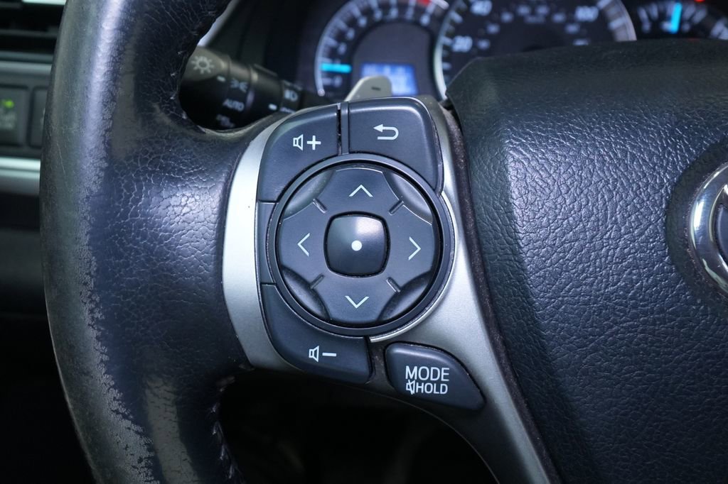 Used 2013 Toyota Camry SE w/ Leather Pkg image 35