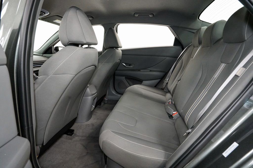 Used 2025 Hyundai Elantra SEL image 23