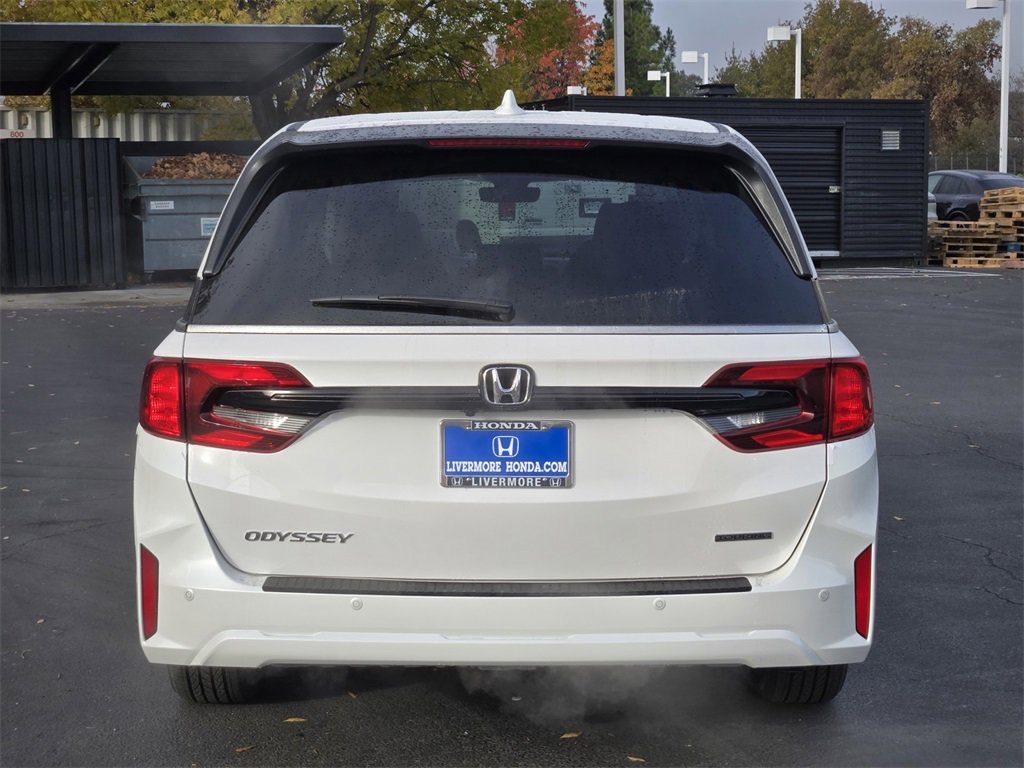 New 2026 Honda Odyssey Touring image 5