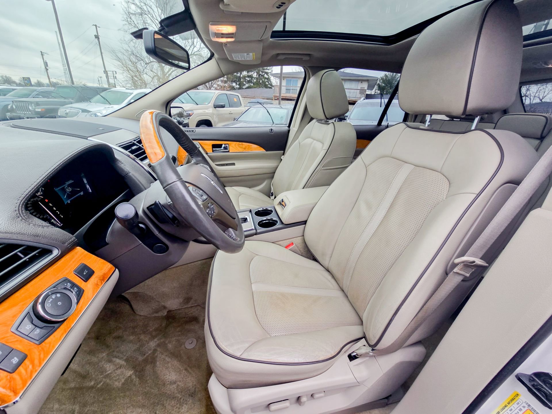 Used 2015 Lincoln MKX FWD w/ Equipment Group 102A image 25