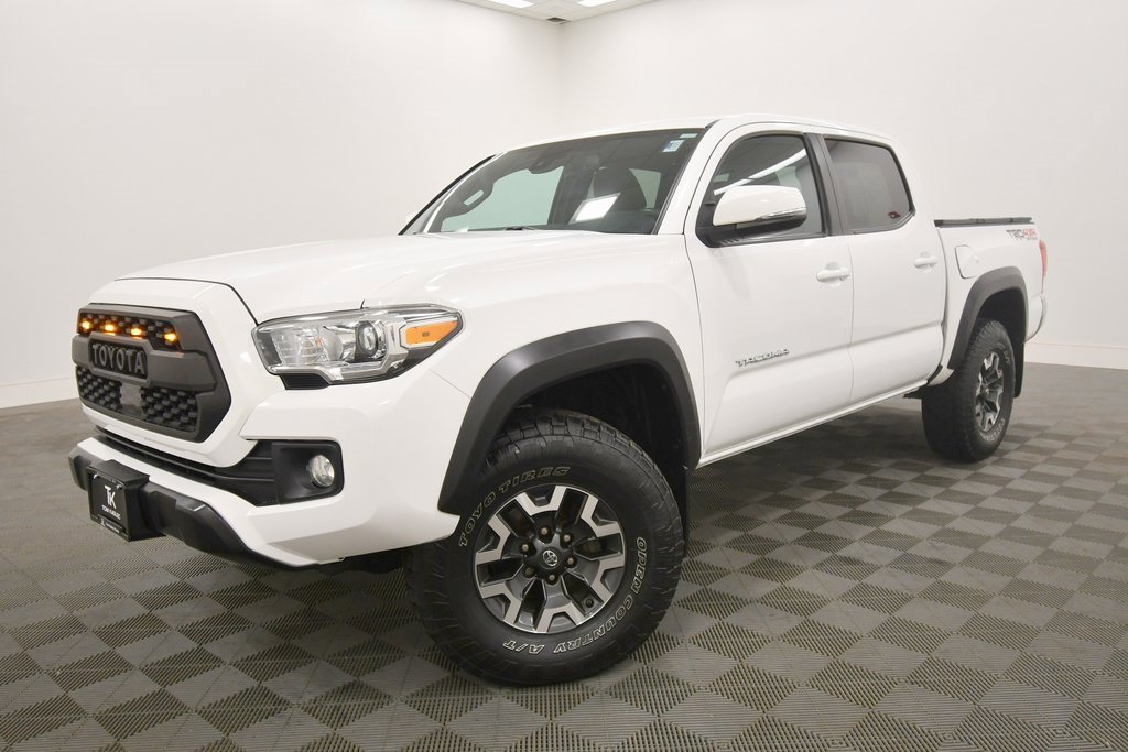 Used 2019 Toyota Tacoma TRD Off-Road image 2