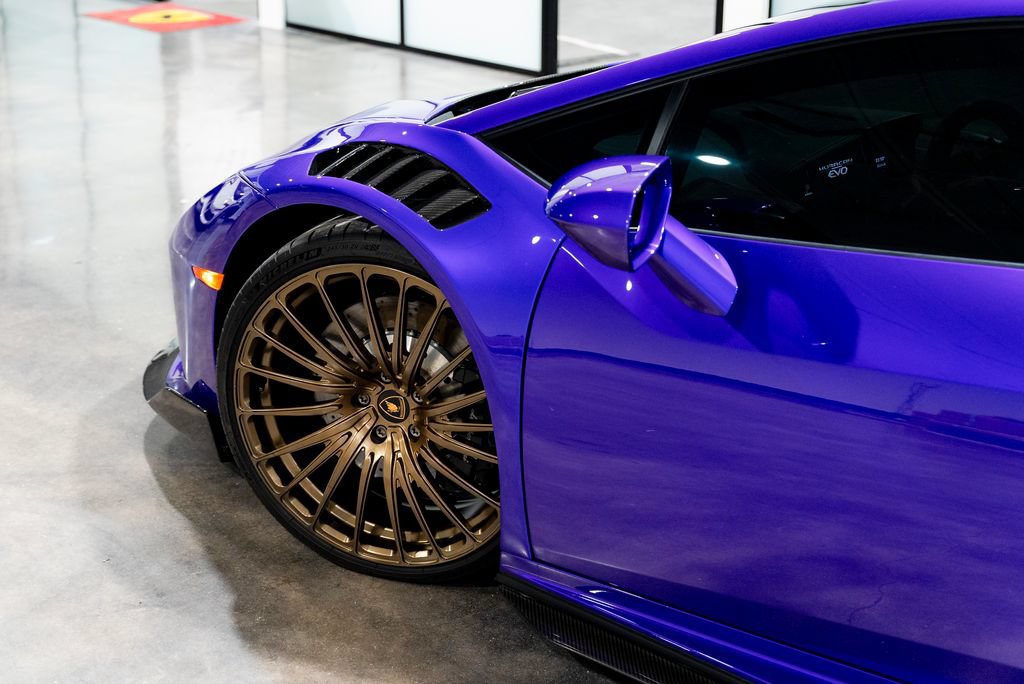 Used 2021 Lamborghini Huracan EVO RWD image 32