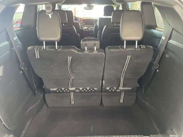 Used 2025 Chrysler Pacifica Select image 10