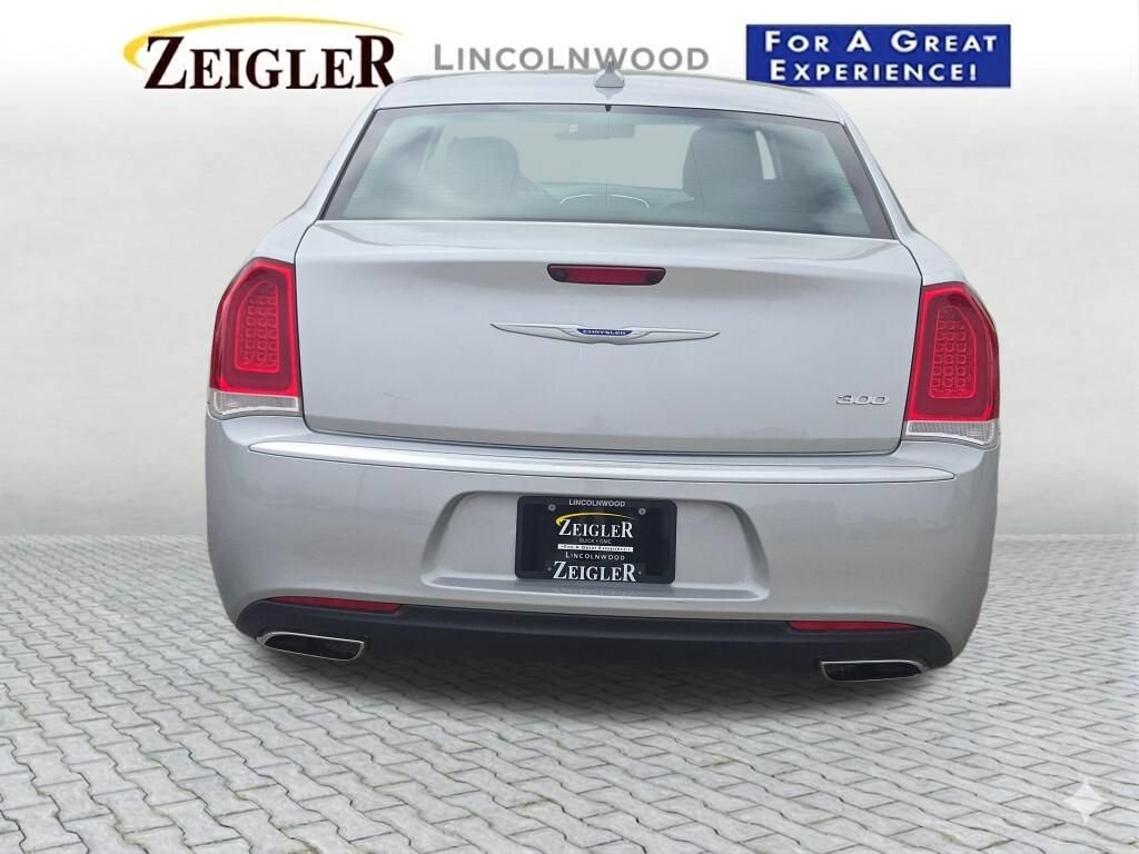 Used 2021 Chrysler 300 Touring w/ Chrome Appearance Package RWD image 13
