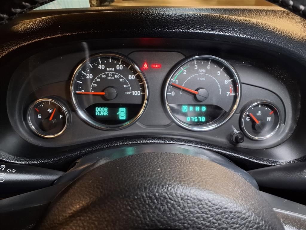 Used 2012 Jeep Wrangler Unlimited Sport w/ Connectivity Group image 9