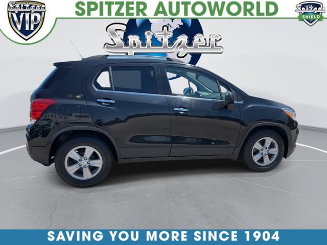 Used 2020 Chevrolet Trax LT w/ Sun & Sound Package FWD image 10