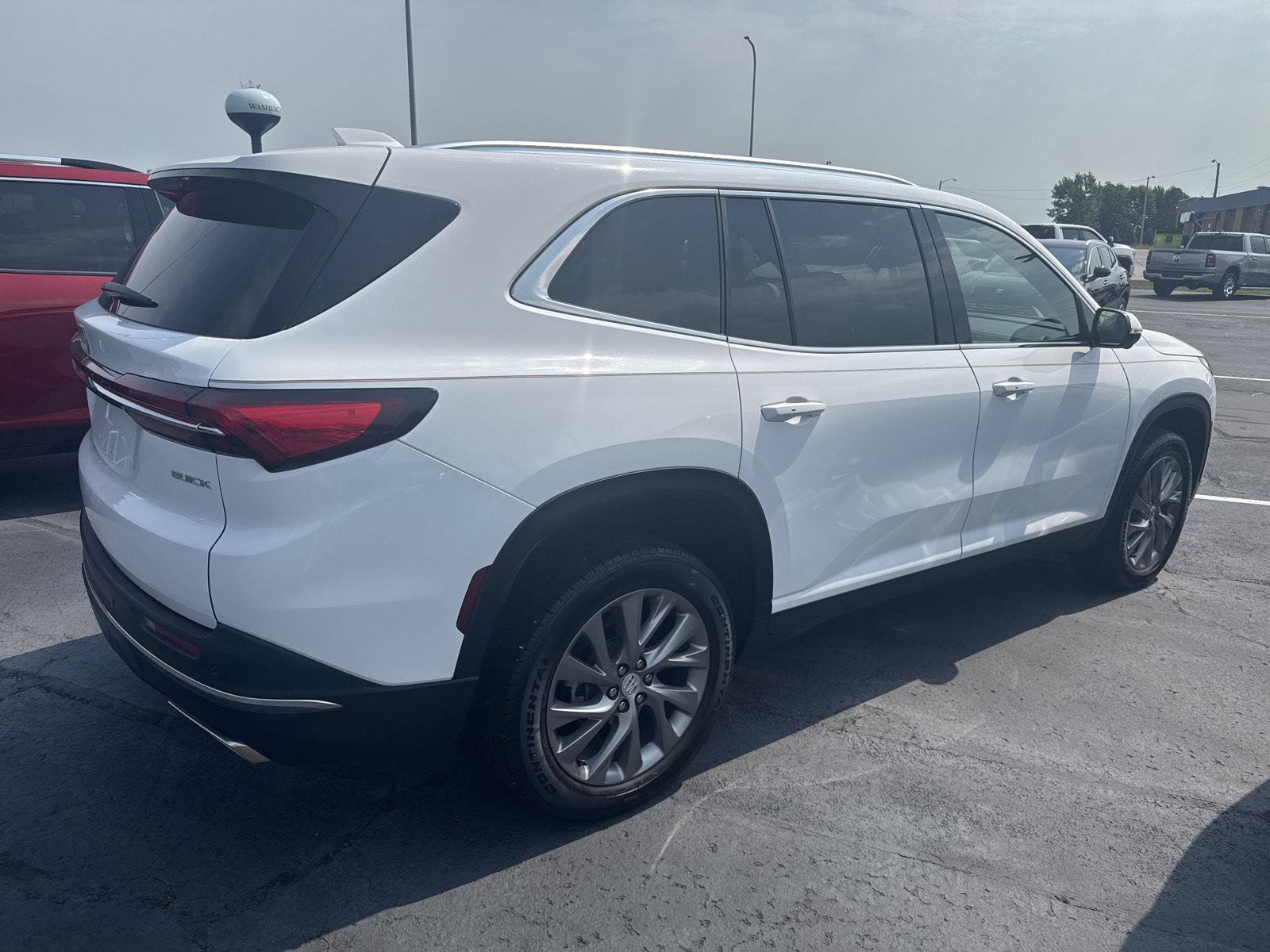 Used 2025 Buick Enclave Preferred FWD image 4