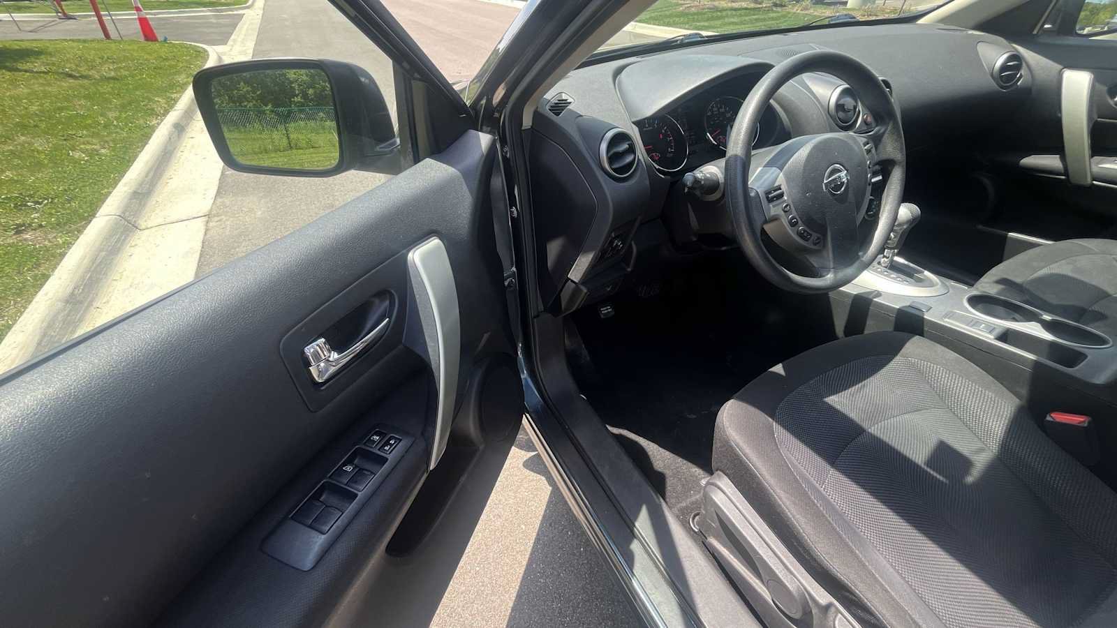 Used 2014 Nissan Rogue S w/ Convenience Package AWD/4WD image 16