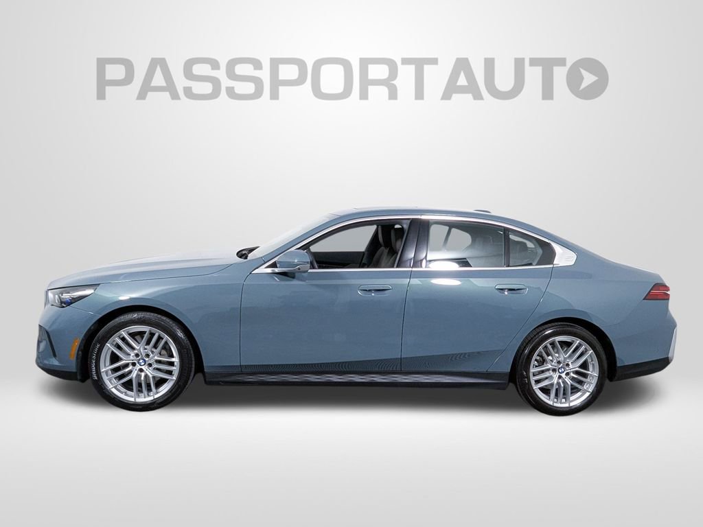 Used 2025 BMW 530i xDrive w/ Premium Package image 2