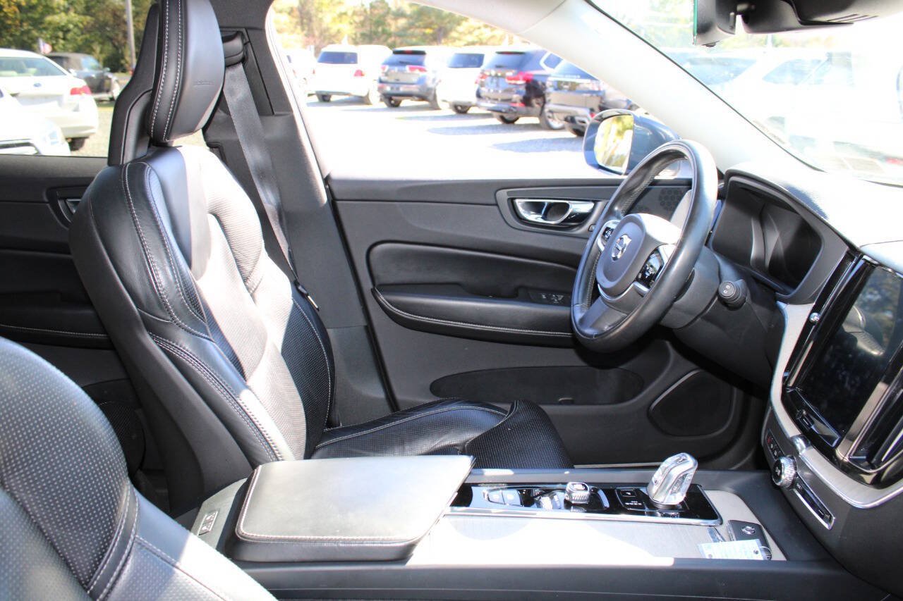 Used 2018 Volvo XC60 T8 Inscription w/ Luxury Seat Package AWD/4WD image 11