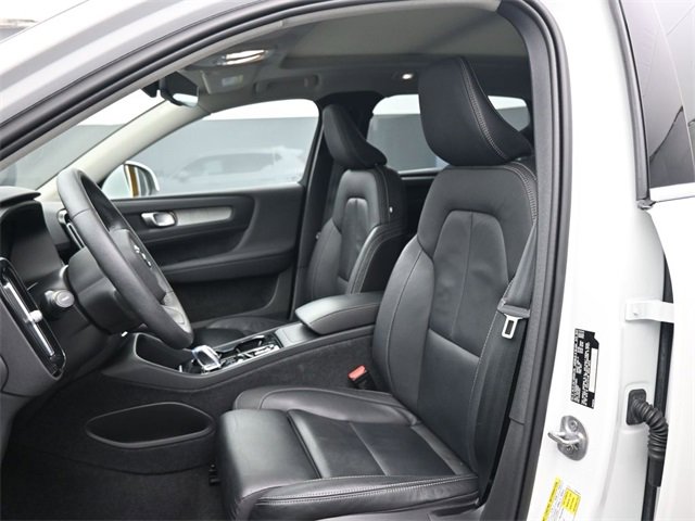 Used 2024 Volvo XC40 B5 Plus w/ Protection Package Premier image 9