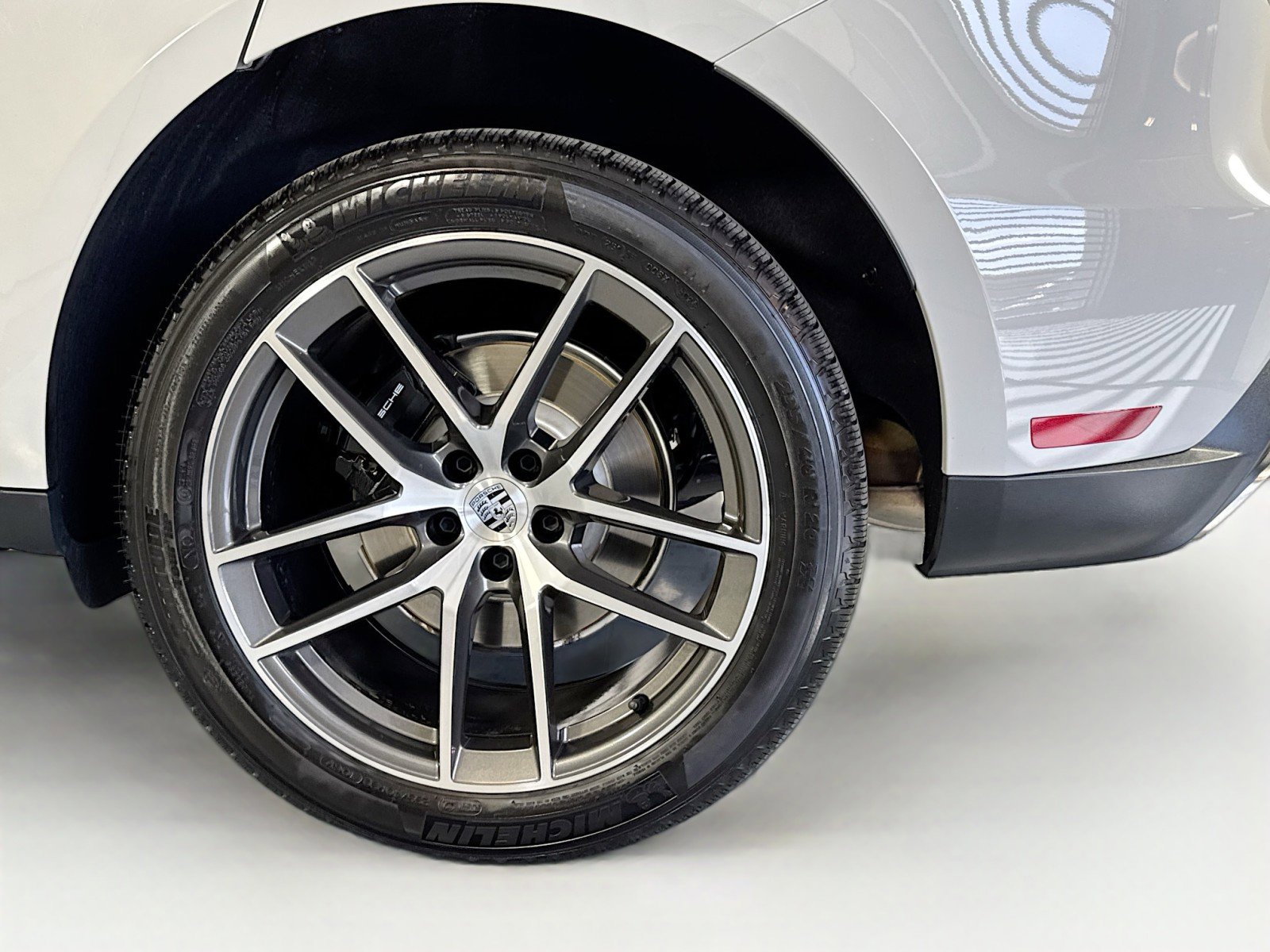 Used 2025 Porsche Macan image 25