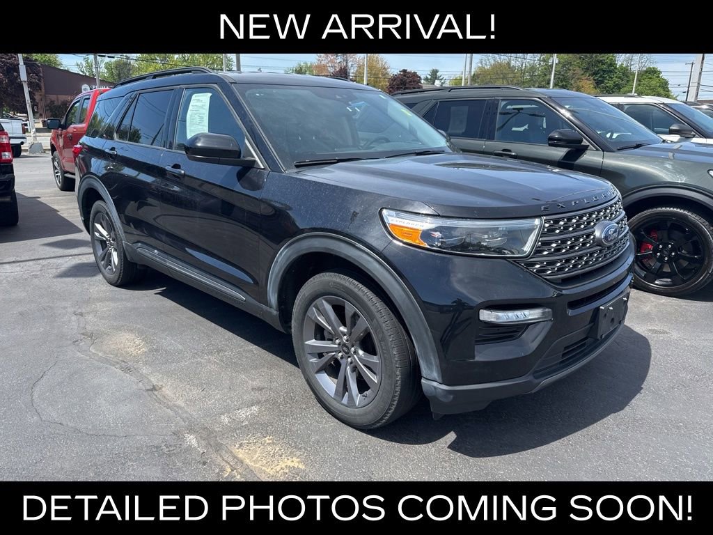 Used 2023 Ford Explorer XLT w/ Equipment Group 202A AWD/4WD image 2