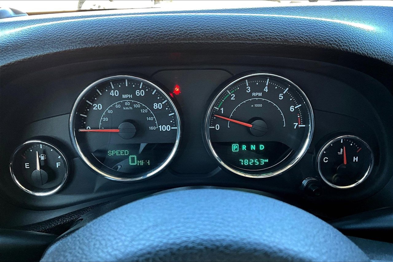 Used 2018 Jeep Wrangler Unlimited Sahara image 15