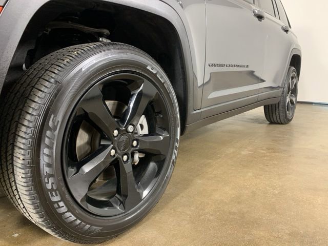 Used 2023 Jeep Grand Cherokee Altitude image 2