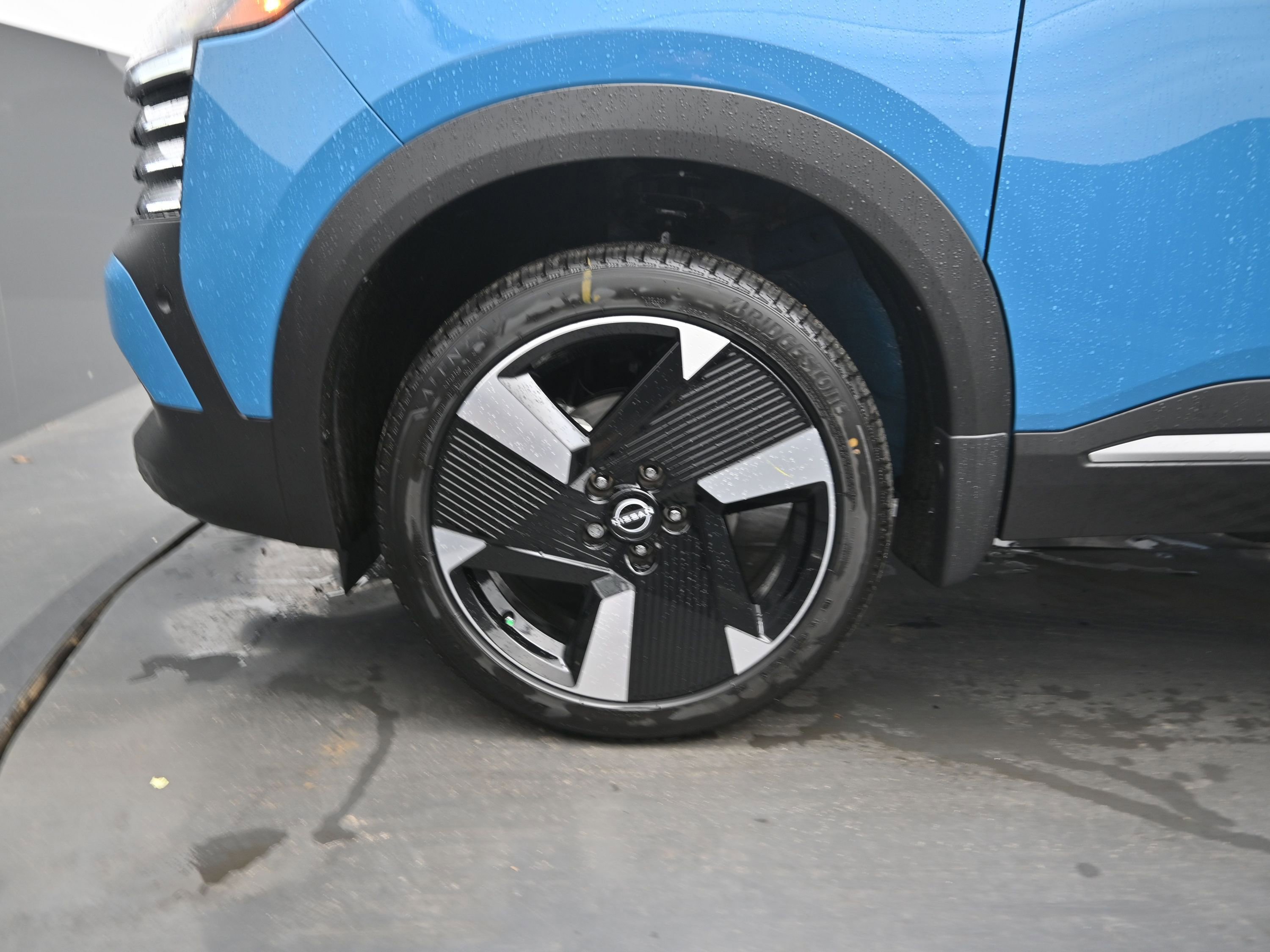 New 2025 Nissan Kicks SR image 9