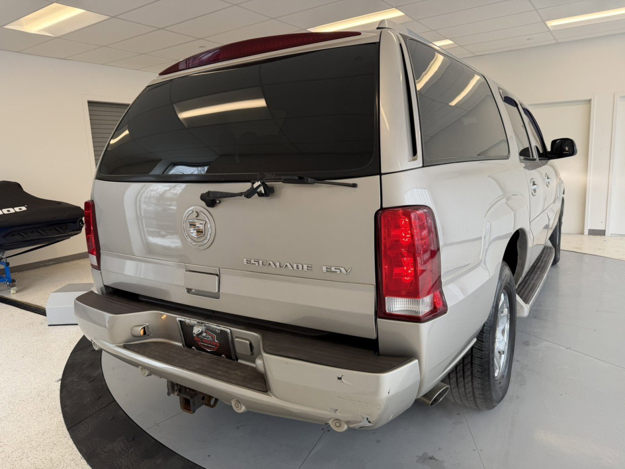 Used 2004 Cadillac Escalade ESV AWD image 40