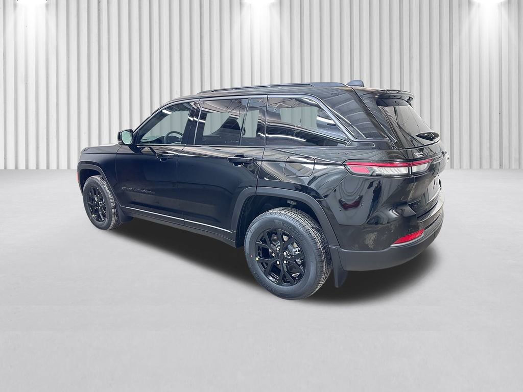 New 2026 Jeep Grand Cherokee Altitude image 7