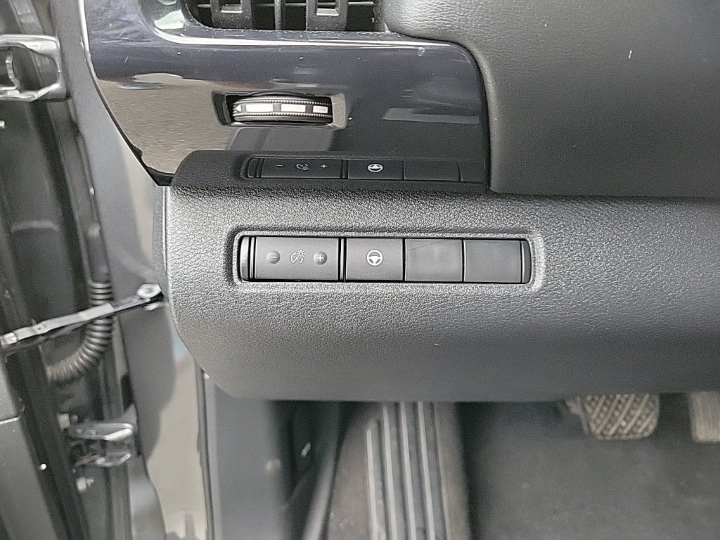 Used 2022 Nissan Pathfinder SV AWD/4WD image 36