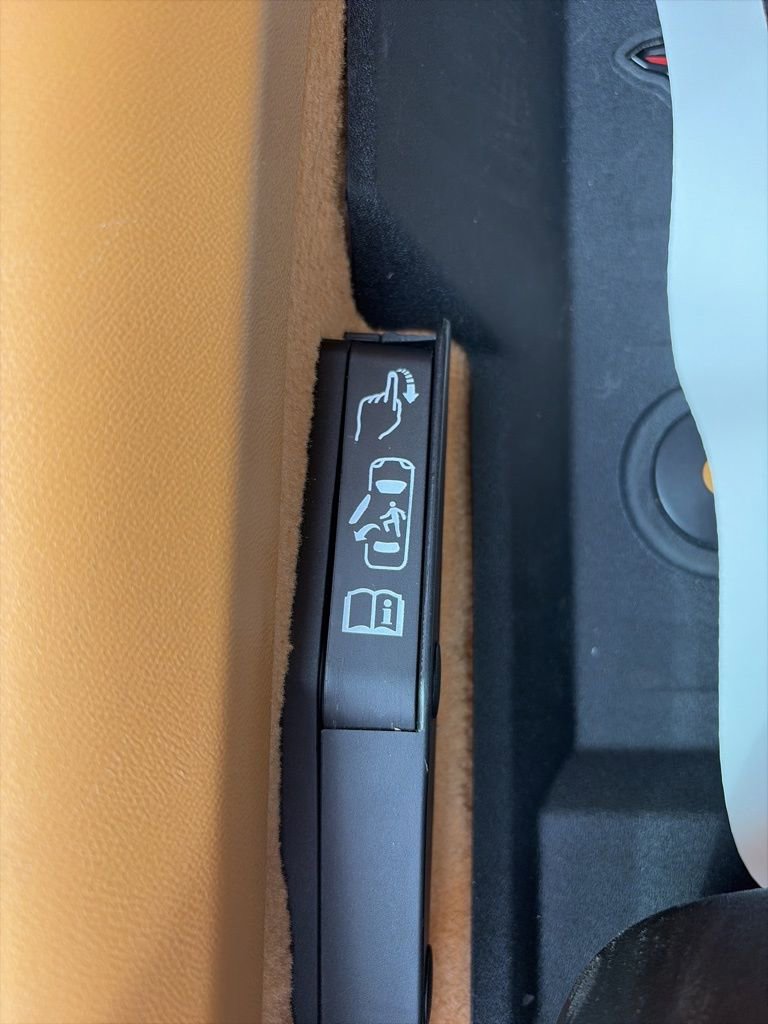 Used 2024 Chevrolet Corvette Stingray Premium Conv w/ Z51 Performance Package image 24