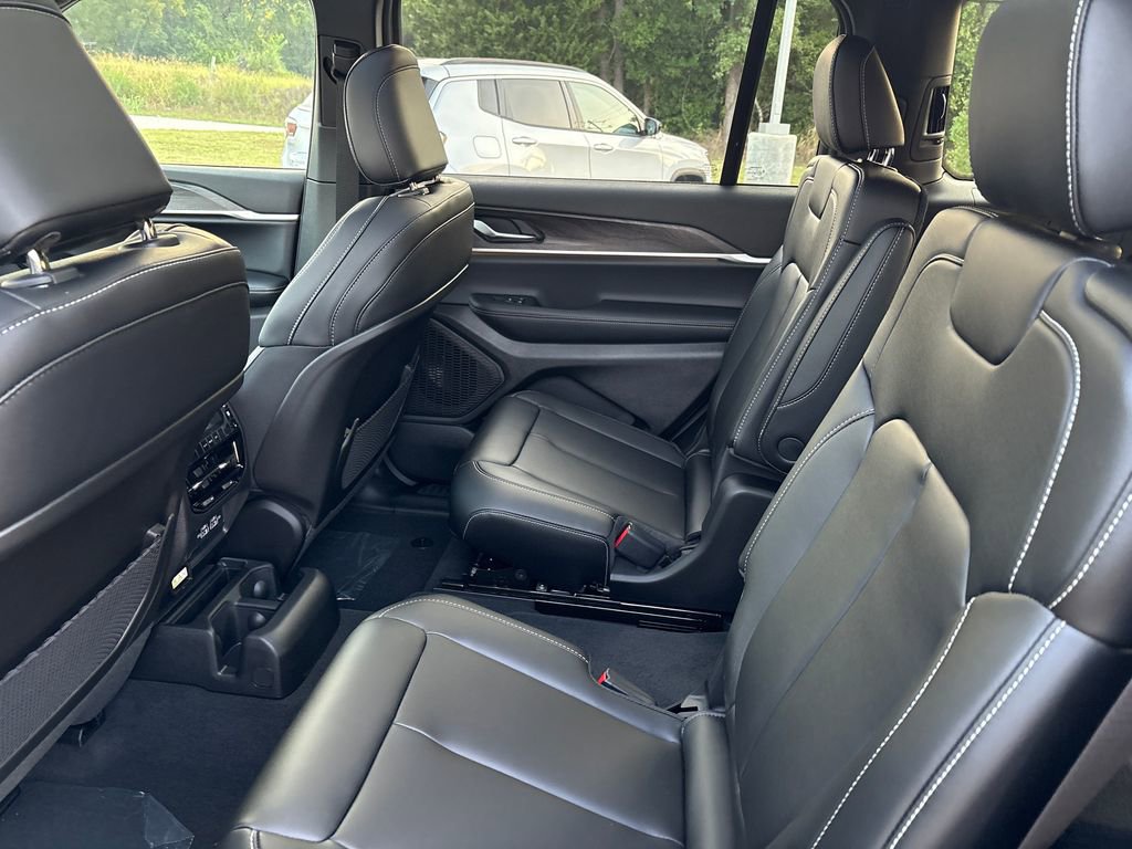 New 2025 Jeep Grand Cherokee L Limited w/ Black Appearance Package image 22