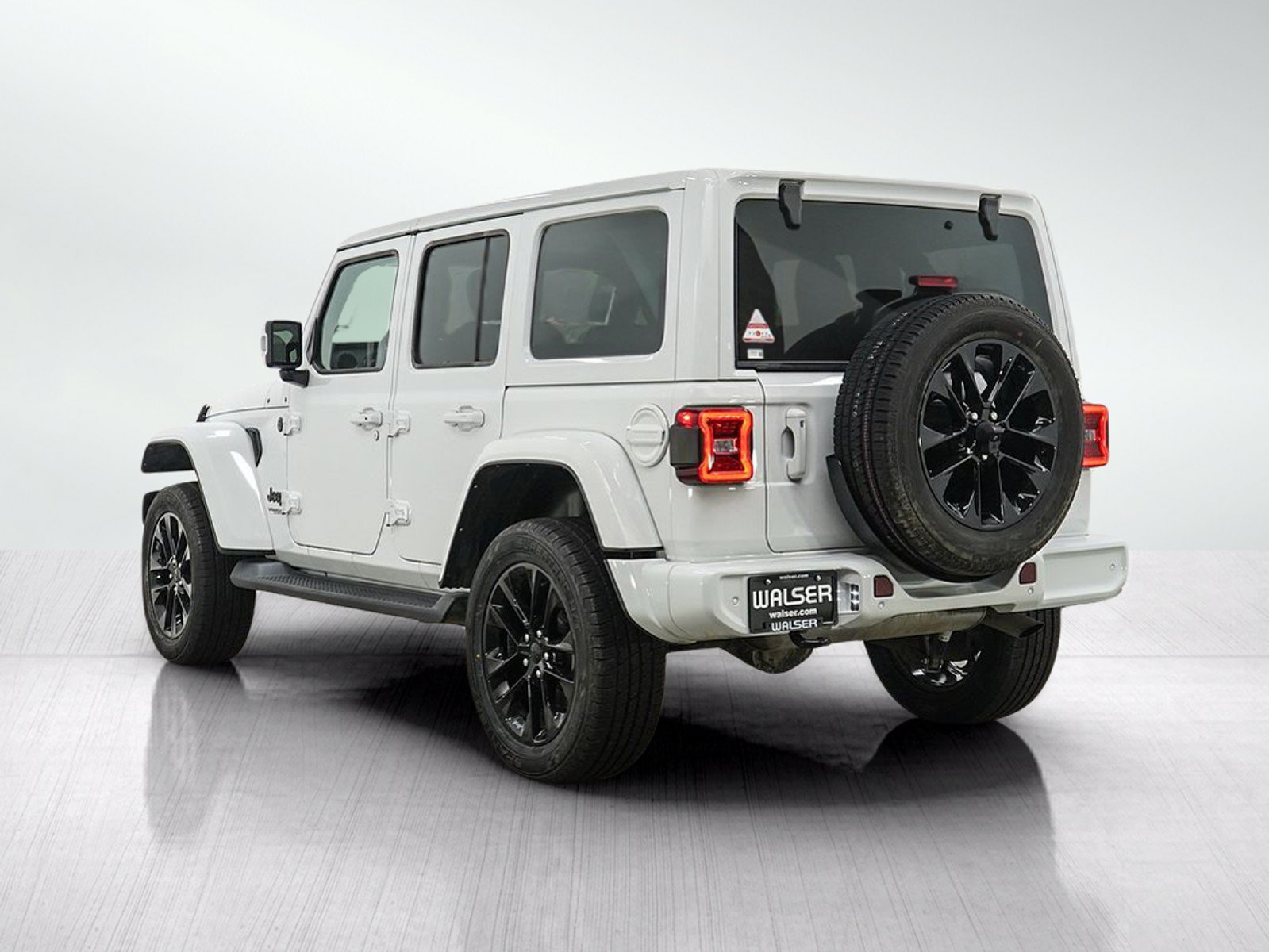 Used 2022 Jeep Wrangler Unlimited Sahara AWD/4WD image 4