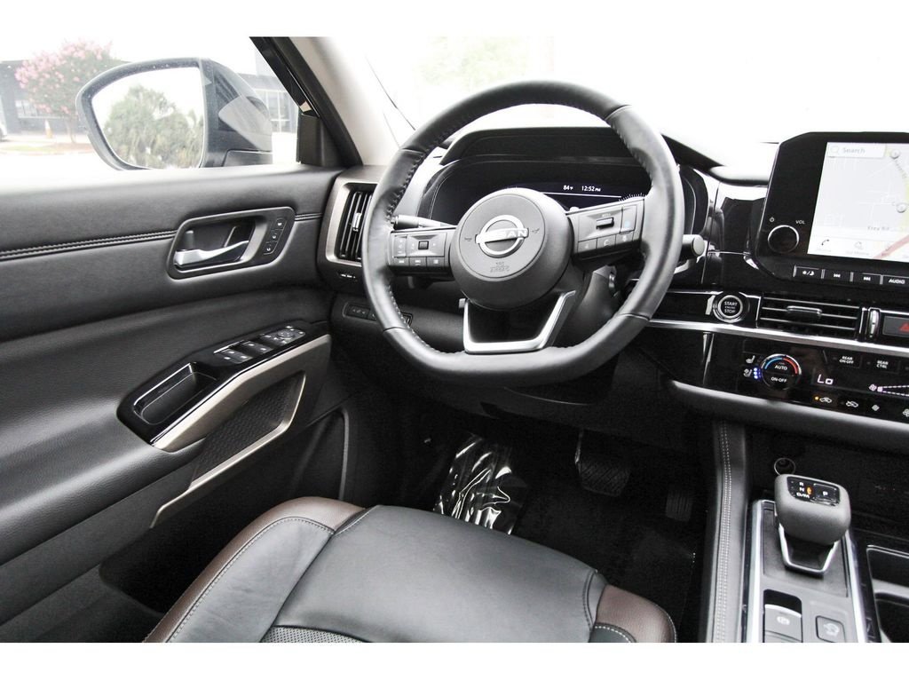 Certified 2024 Nissan Pathfinder Platinum w/ Cargo Package FWD image 8